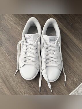 Puma Vikky V3 Sneaker Women's Size 7, White